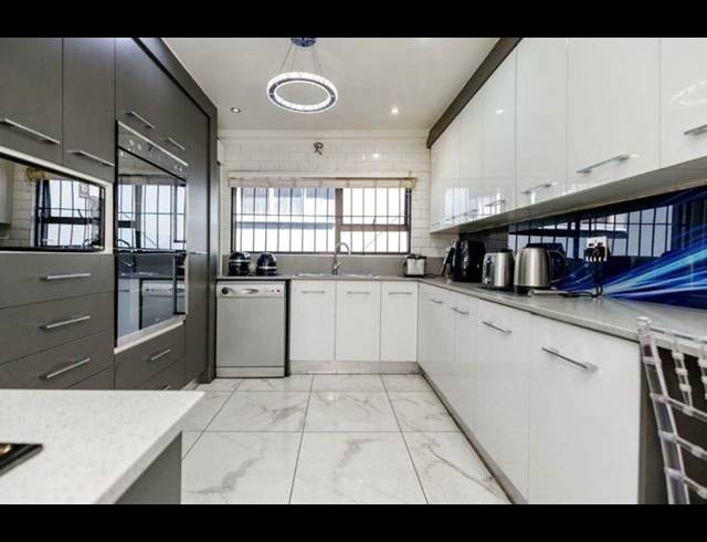 4 BEDROOM HOUSE FOR SALE IN EVANS PARK